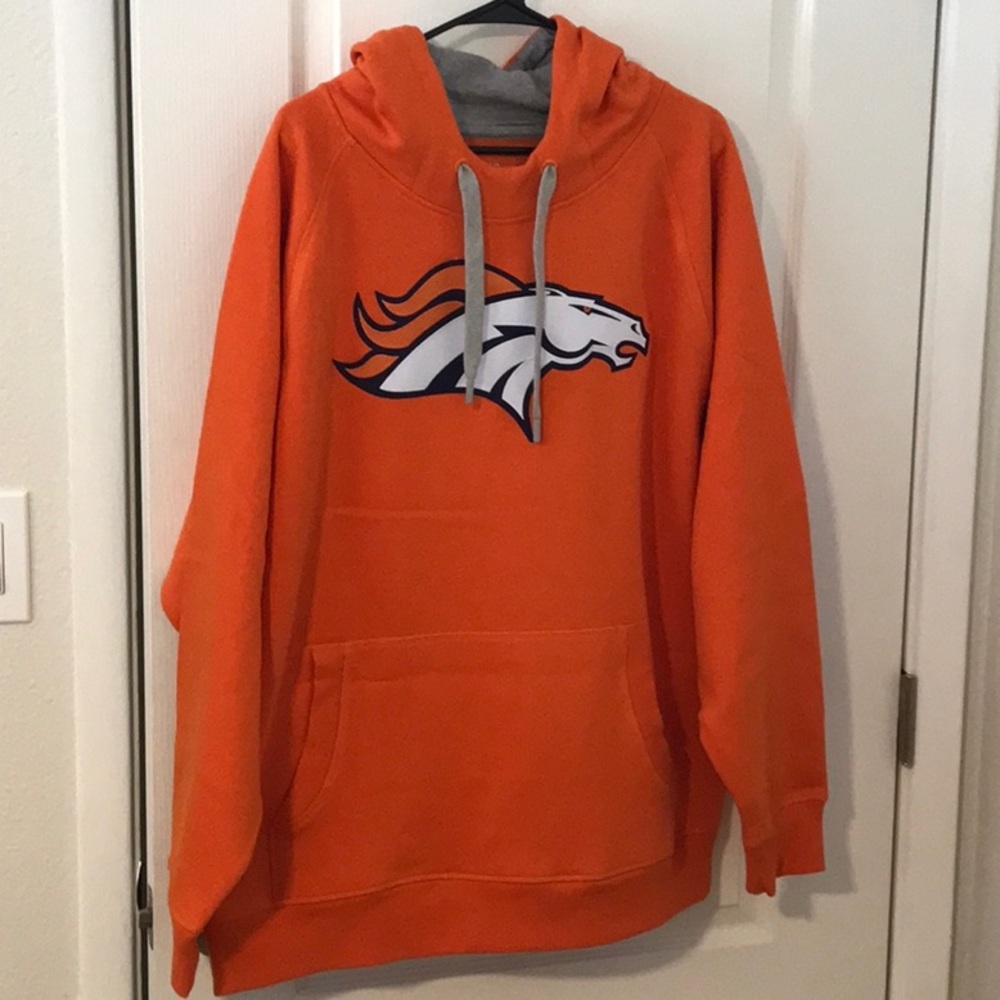 Men's Antigua Orange Denver Broncos Victory Pullover Hoodie